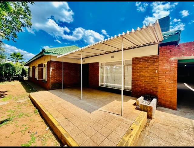 4 BEDROOM HOUSE FOR SALE IN VANDERBIJLPARK CE 2